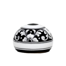 Load image into Gallery viewer, DERUTA PAPERWEIGHT: Large traditional round Deruta Vario Nero design
