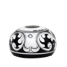 Load image into Gallery viewer, DERUTA PAPERWEIGHT: Small traditional round Deruta Vario Nero design
