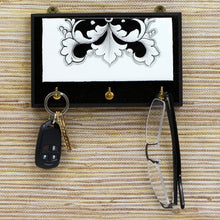 Load image into Gallery viewer, DERUTA VARIO NERO: Keys Hanger with Hand Painted Ceramic tile on Hard Wood base. Brass Hooks
