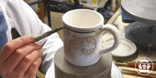 Load image into Gallery viewer, DERUTA COLORI: Mug - BLACK/GOLD - Artistica.com
